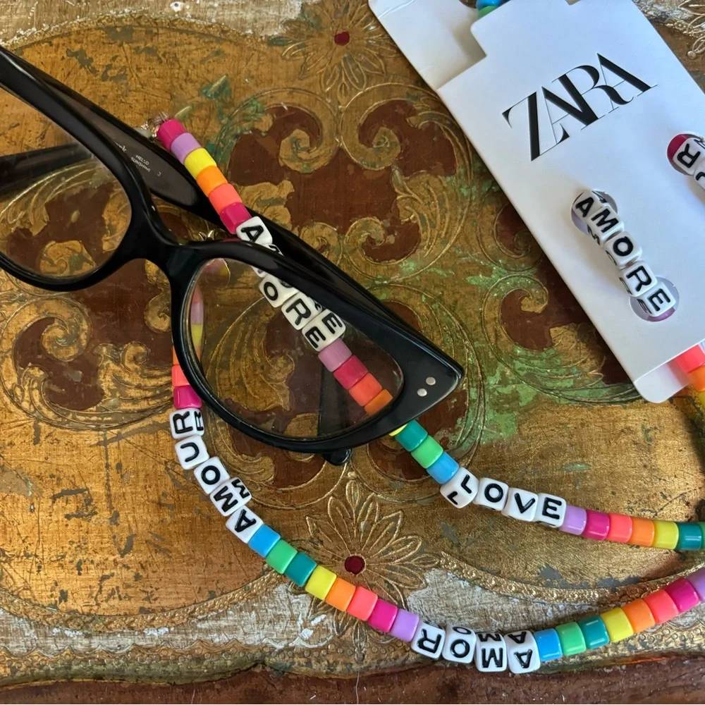 Love/Amor💝/Amore eyeglasses chain holder NWT C3